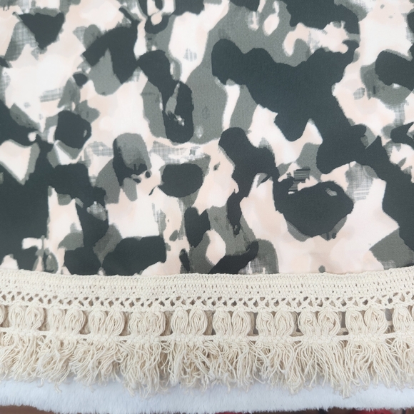 H&M A-Line Skirt Camouflage Print Midi Skirt With A Fringe Trim Size 8 - Picture 5 of 12